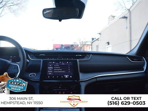 Used 2024 Jeep Grand Cherokee L Laredo image 32