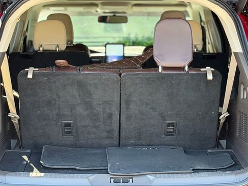 Used 2020 Ford Explorer Platinum w/ Premium Technology Package image 18