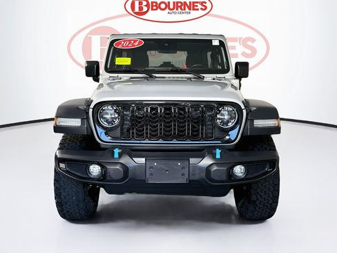 Used 2024 Jeep Wrangler Unlimited AWD/4WD image 4