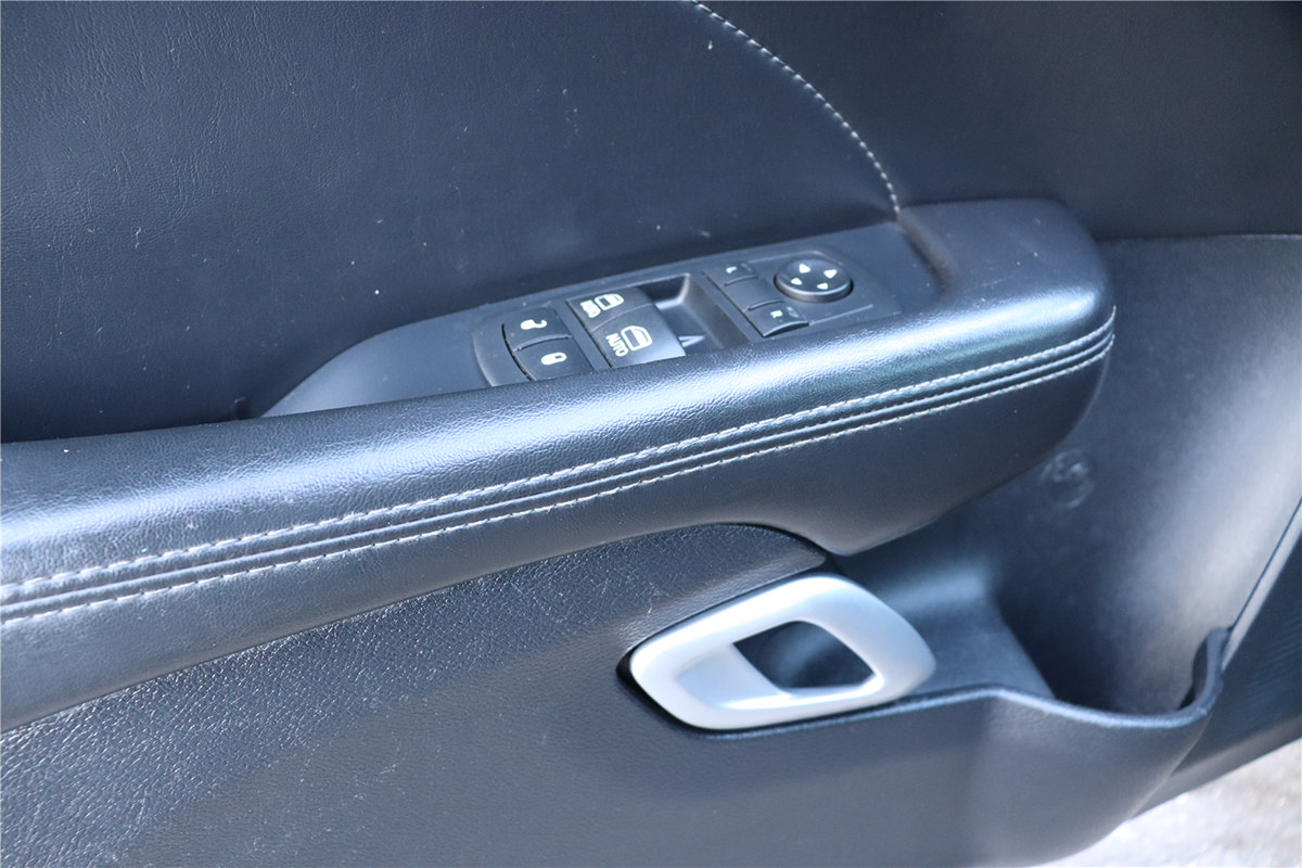 Used 2016 Dodge Challenger R/T Scat Pack w/ Leather Interior Group RWD image 19