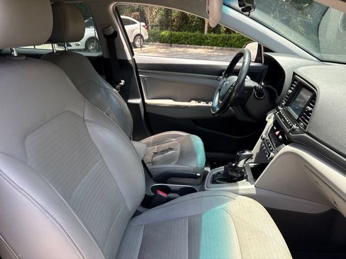 Used 2017 Hyundai Elantra Limited FWD image 28