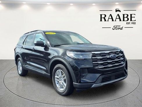 Used 2025 Ford Explorer Active AWD/4WD image 1