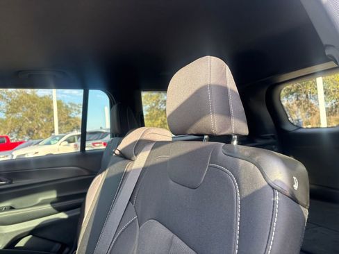 Used 2024 Jeep Grand Cherokee L Laredo image 28