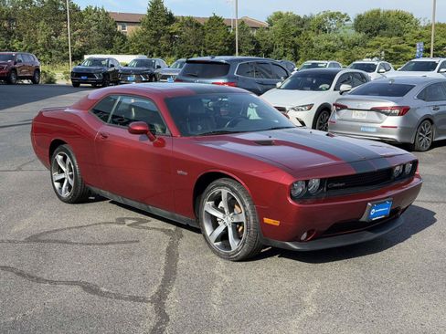 Used 2014 Dodge Challenger SXT RWD image 1