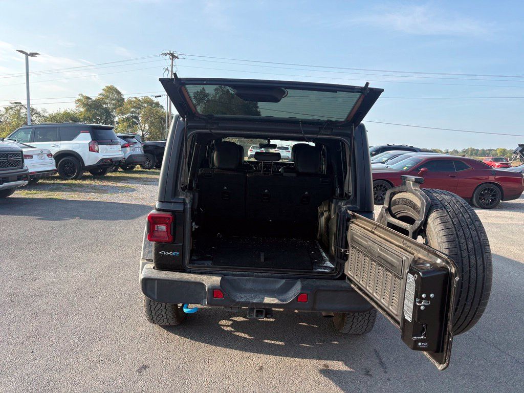 Used 2023 Jeep Wrangler Unlimited Sahara AWD/4WD image 13