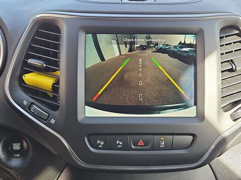 Used 2023 Jeep Cherokee Altitude Lux image 16