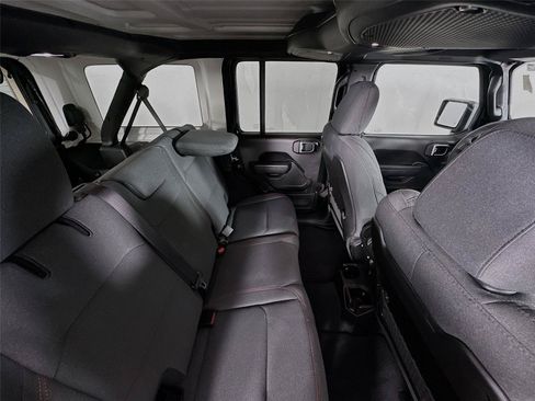 Used 2026 Jeep Wrangler Unlimited Rubicon AWD/4WD image 25