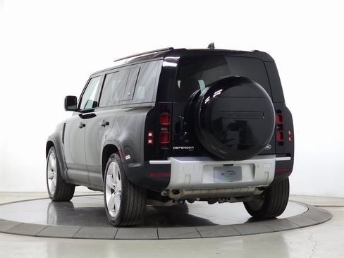 Used 2023 Land Rover Defender 110 SE image 3