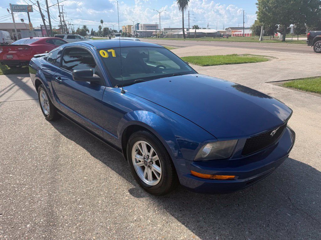 Used 2007 Ford Mustang Coupe RWD image 5