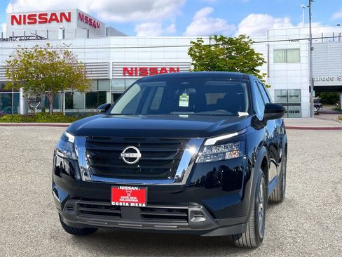New 2025 Nissan Pathfinder S image 6