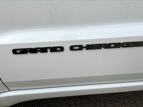 Used 2021 Jeep Grand Cherokee Laredo X image 32