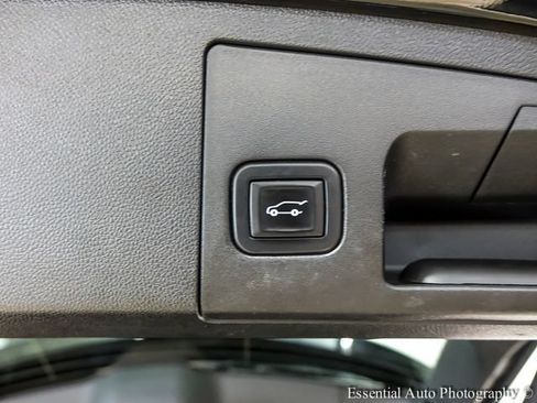 Used 2021 Cadillac XT4 Premium Luxury w/ Cold Weather Package FWD image 21