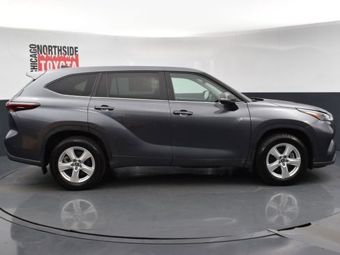 Used 2024 Toyota Highlander LE image 5