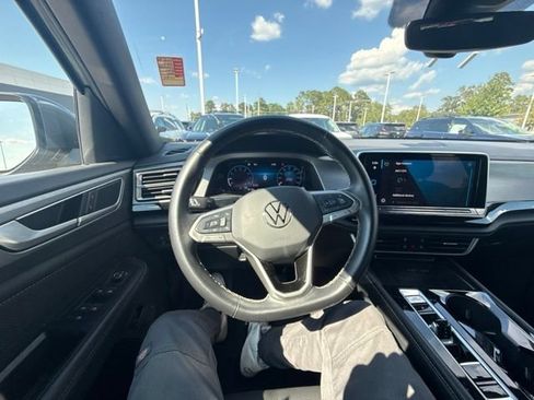 Used 2025 Volkswagen Atlas Cross Sport SE FWD image 18