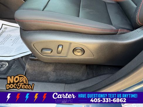 Used 2025 Chevrolet Traverse RS FWD image 21
