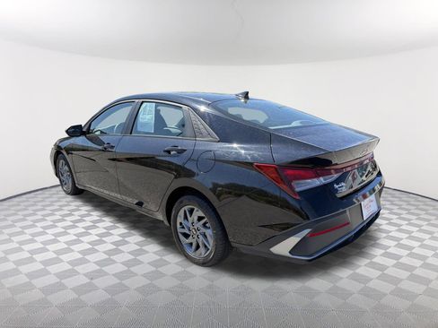 Used 2024 Hyundai Elantra SEL image 15