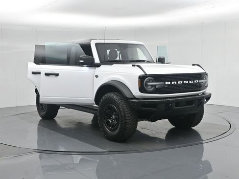 Used 2022 Ford Bronco Wildtrak image 31