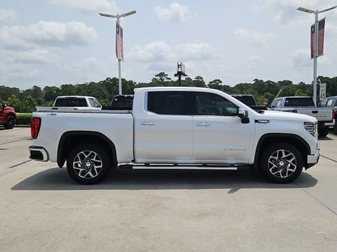 Used 2022 GMC Sierra 1500 SLT AWD/4WD image 4