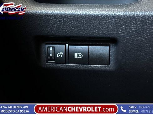 Used 2025 Toyota RAV4 XLE AWD/4WD image 36