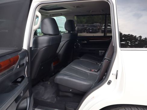 Used 2019 Lexus LX 570 4WD w/ Luxury Package image 29