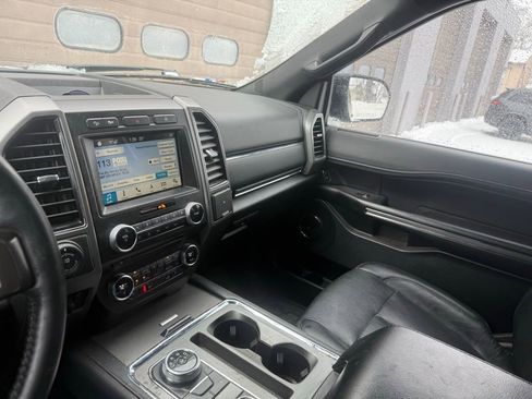 Used 2018 Ford Expedition XLT w/ Equipment Group 202A image 5