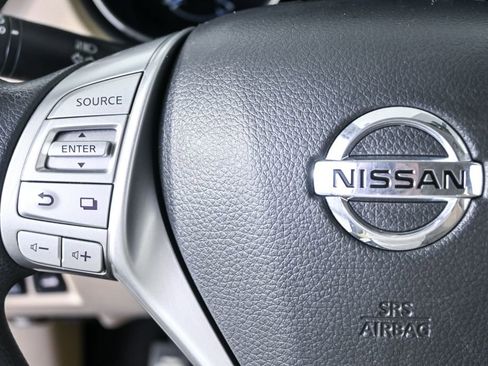 Used 2016 Nissan Rogue SV w/ SV Premium Package image 10