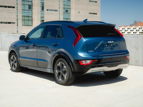 Used 2023 Kia Niro Wind FWD image 11