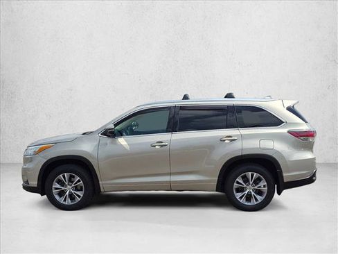 Used 2015 Toyota Highlander XLE AWD/4WD image 9