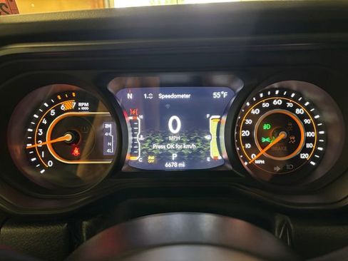 Used 2024 Jeep Wrangler Unlimited Rubicon w/ Convenience Group AWD/4WD image 17