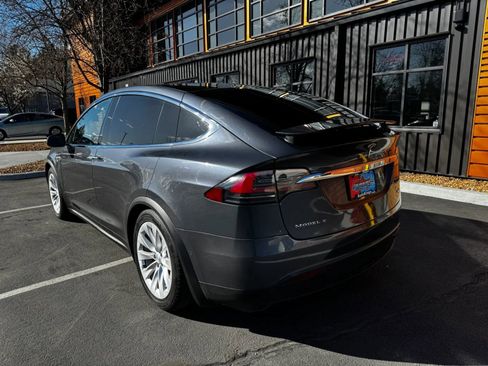 Used 2016 Tesla Model X 60D image 3