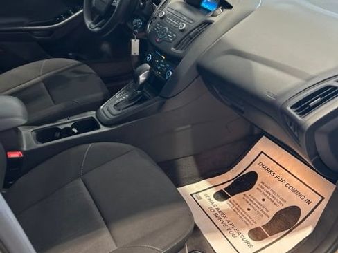 Used 2018 Ford Focus SE FWD image 13