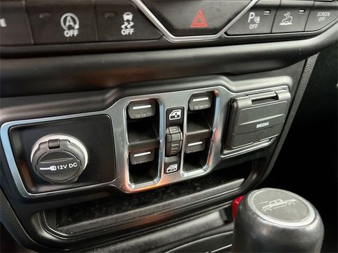 Used 2022 Jeep Gladiator Overland image 35