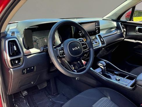 Certified 2022 Kia Sorento LX FWD image 16