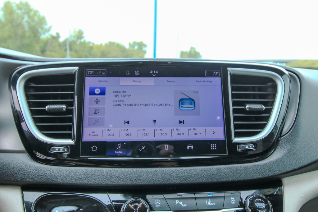 Used 2024 Chrysler Pacifica Touring-L FWD image 25
