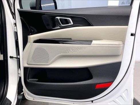 Used 2024 Kia Carnival EX image 27