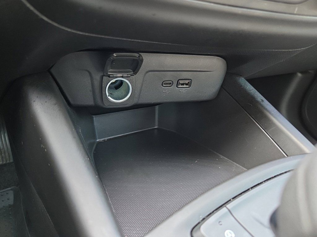 Used 2025 Chevrolet Trax RS w/ Sunroof Package FWD image 47