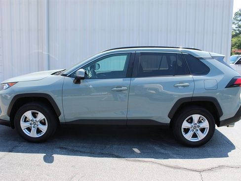 Used 2020 Toyota RAV4 XLE FWD image 5