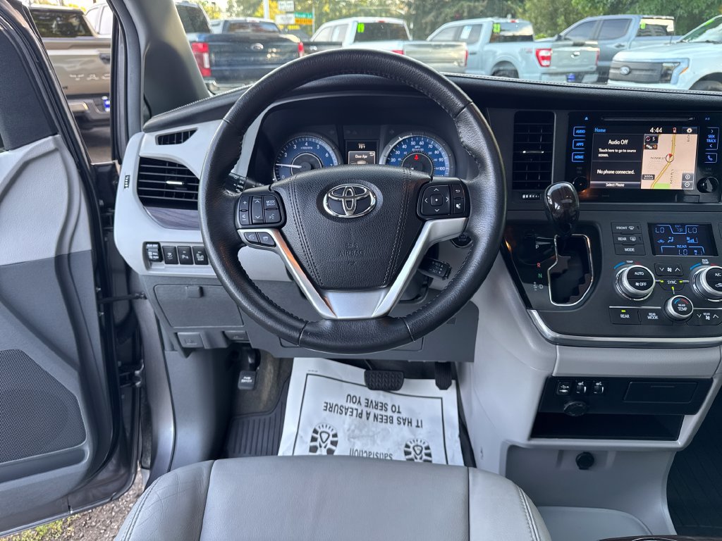 Used 2017 Toyota Sienna XLE w/ XLE Navigation Package AWD/4WD image 15