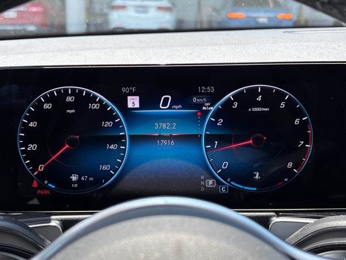Used 2023 Mercedes-Benz GLB 250 image 7