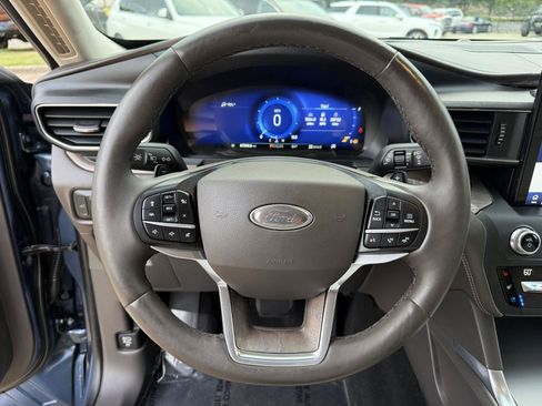 Used 2020 Ford Explorer Platinum w/ Premium Technology Package AWD/4WD image 14