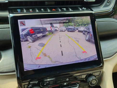 Used 2023 Jeep Grand Cherokee 4WD 4xe image 18