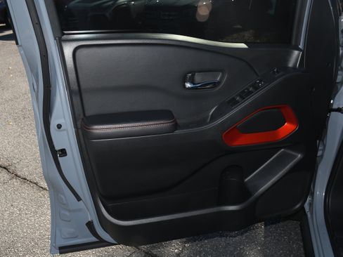 Used 2025 Nissan Frontier Pro-X w/ Pro Convenience Package image 9