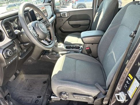 Used 2024 Jeep Wrangler Unlimited w/ Convenience Group AWD/4WD image 20