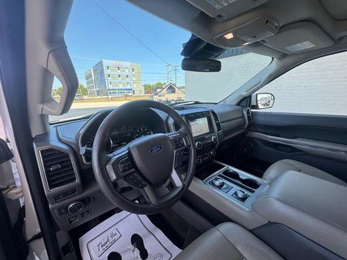 Used 2018 Ford Expedition Max XLT w/ Equipment Group 202A AWD/4WD image 9