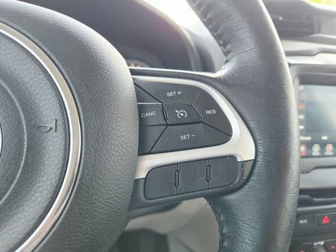 Used 2020 Jeep Renegade Latitude w/ Cold Weather Group FWD image 22