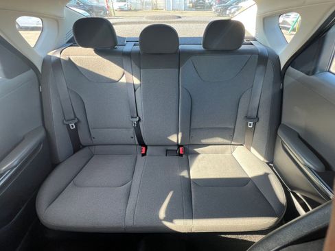 Used 2025 Kia K4 LXS image 38