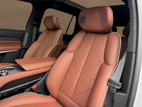 New 2027 Cadillac Vistiq Luxury w/ LPO, Floor Liner Package AWD/4WD image 12