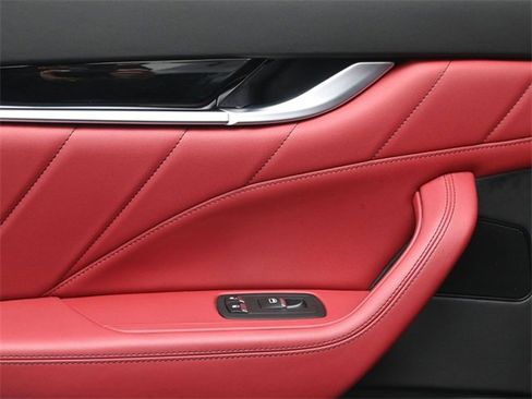 Used 2022 Maserati Levante Modena image 15