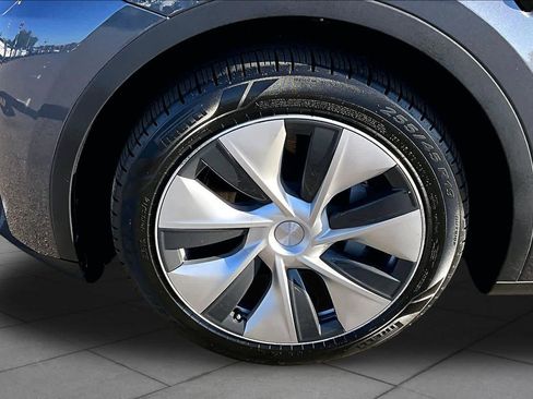 Used 2023 Tesla Model Y Long Range AWD/4WD image 10