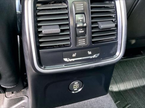 Used 2019 Porsche Macan AWD/4WD image 35